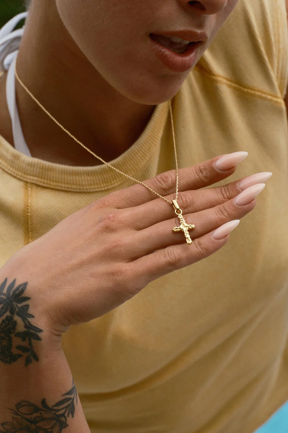 Cross contrast charm - forgyldt - Image 2