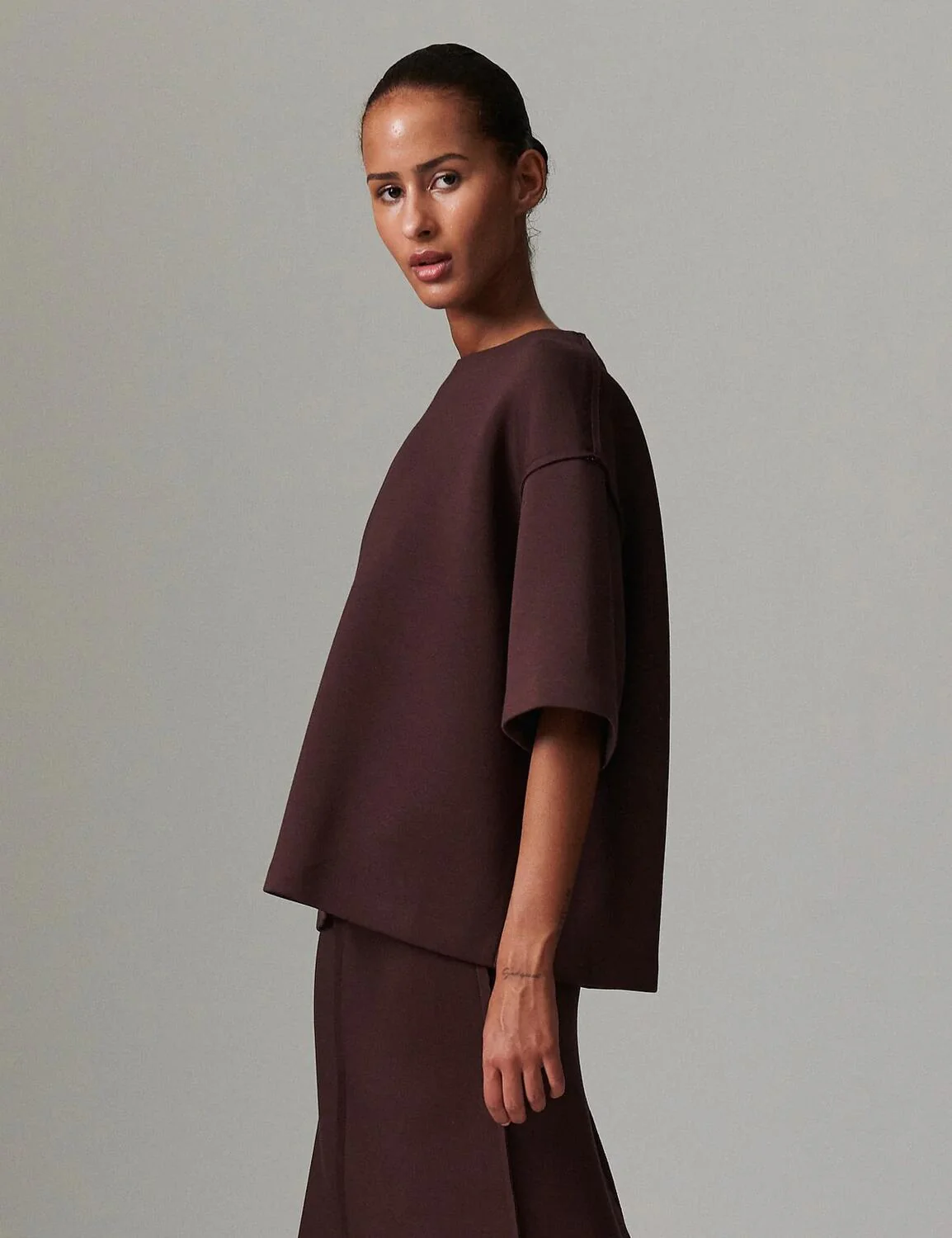 Amalie Scuba t-shirt - Chocolate Plum - Image 4