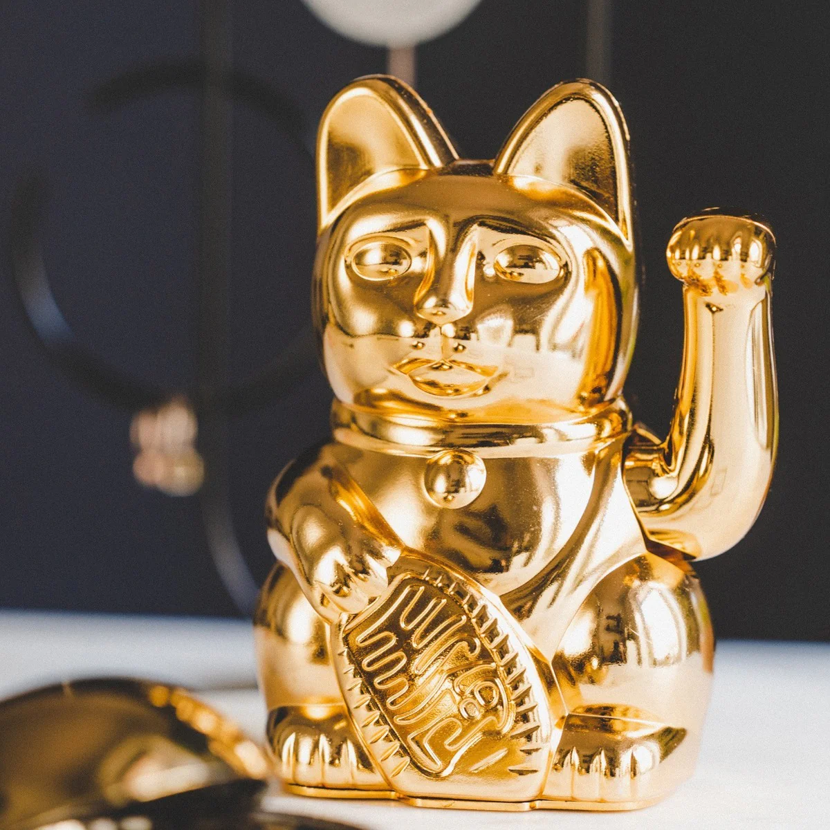 Maneki-Neko kat - guldfarvet - Image 2