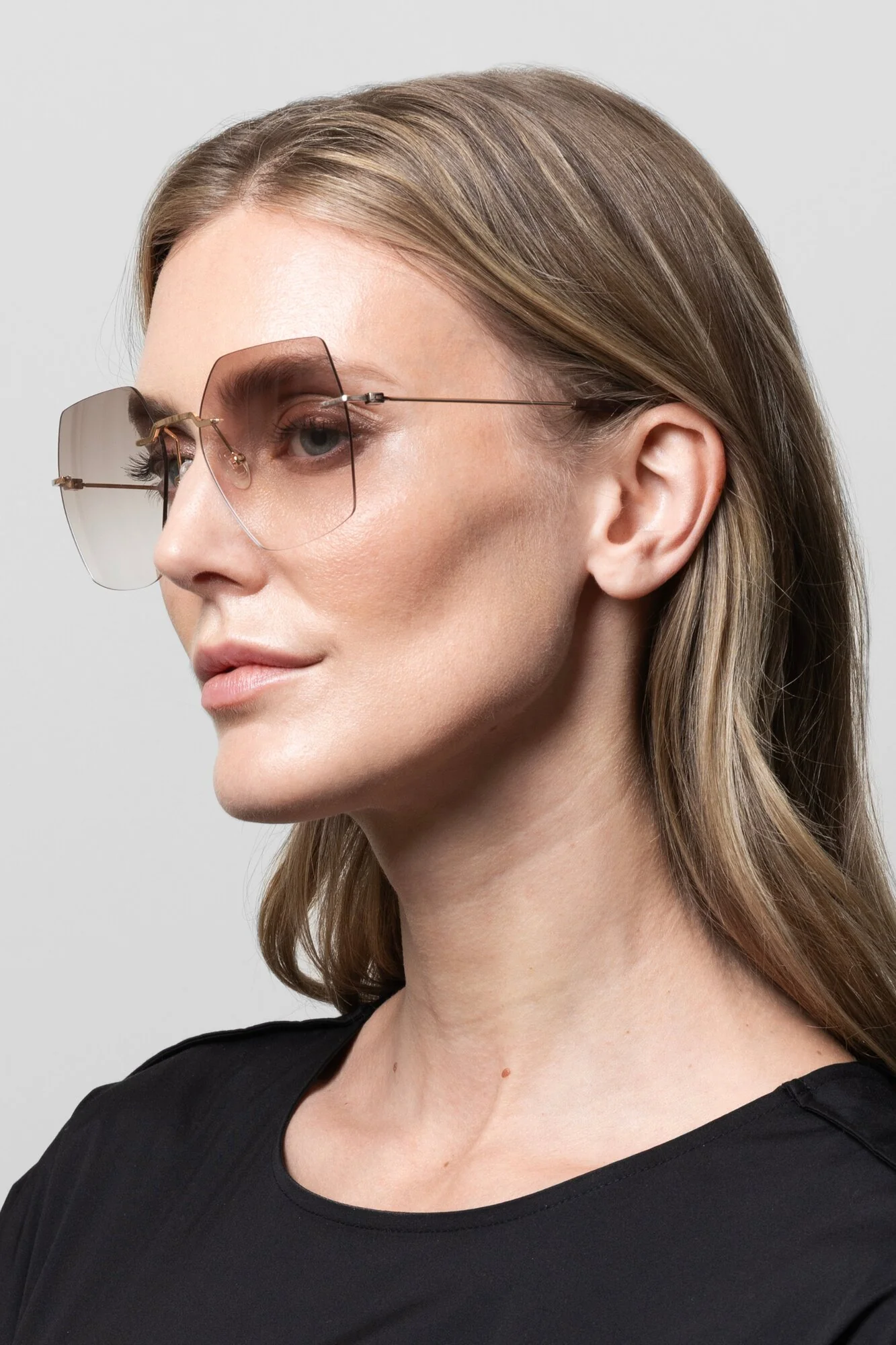 Jennifer Tinted brille - guldfarvet - Image 3