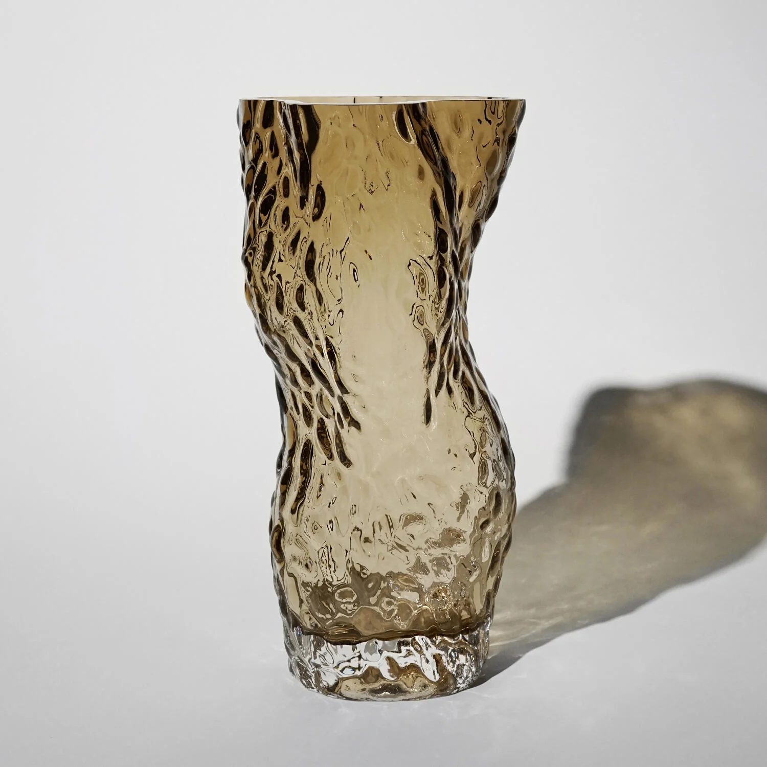 Ostrea Rock Glass vase - Smoke - Image 5