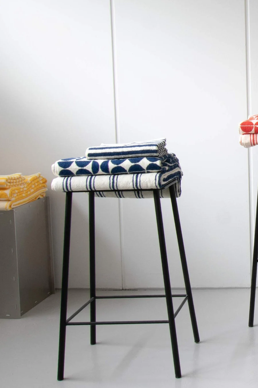 Pinstripe håndklæde, Slate Indigo/Cream - 45x65 cm - Image 3