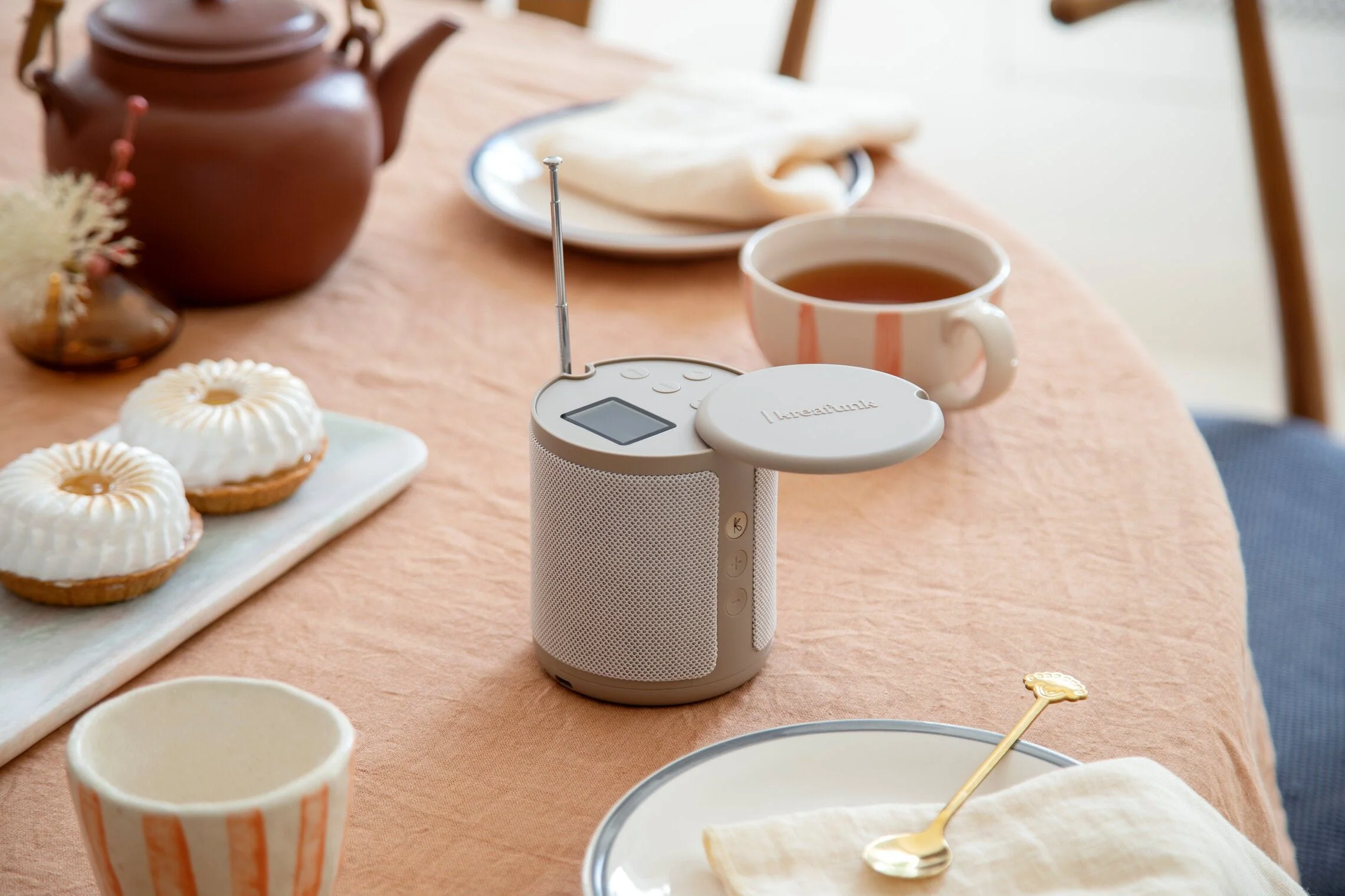 Dabbie DAB/FM radio & bluetooth højttaler - Ivory Sand - Image 2