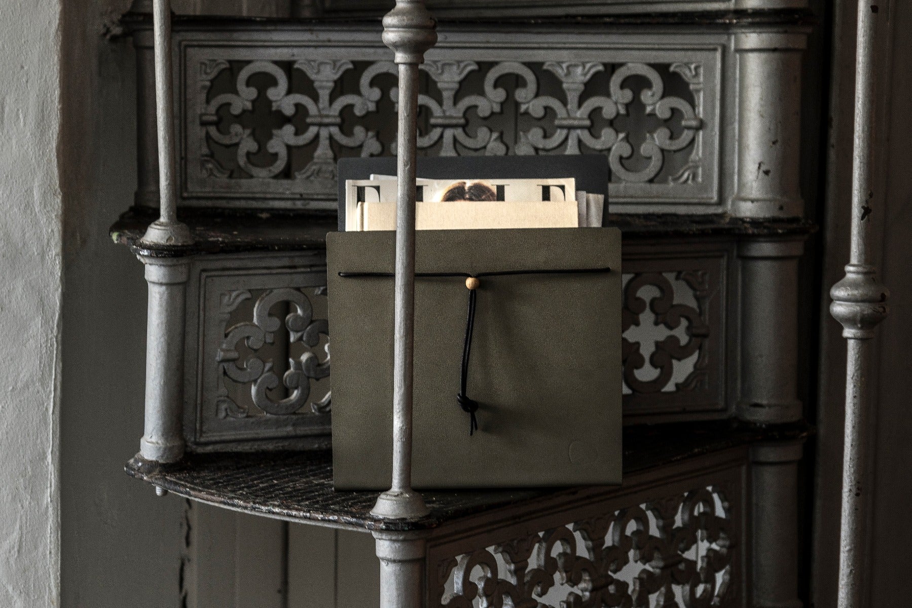 Magasinholder, nupo sort - 31x25x11 cm. - Image 4