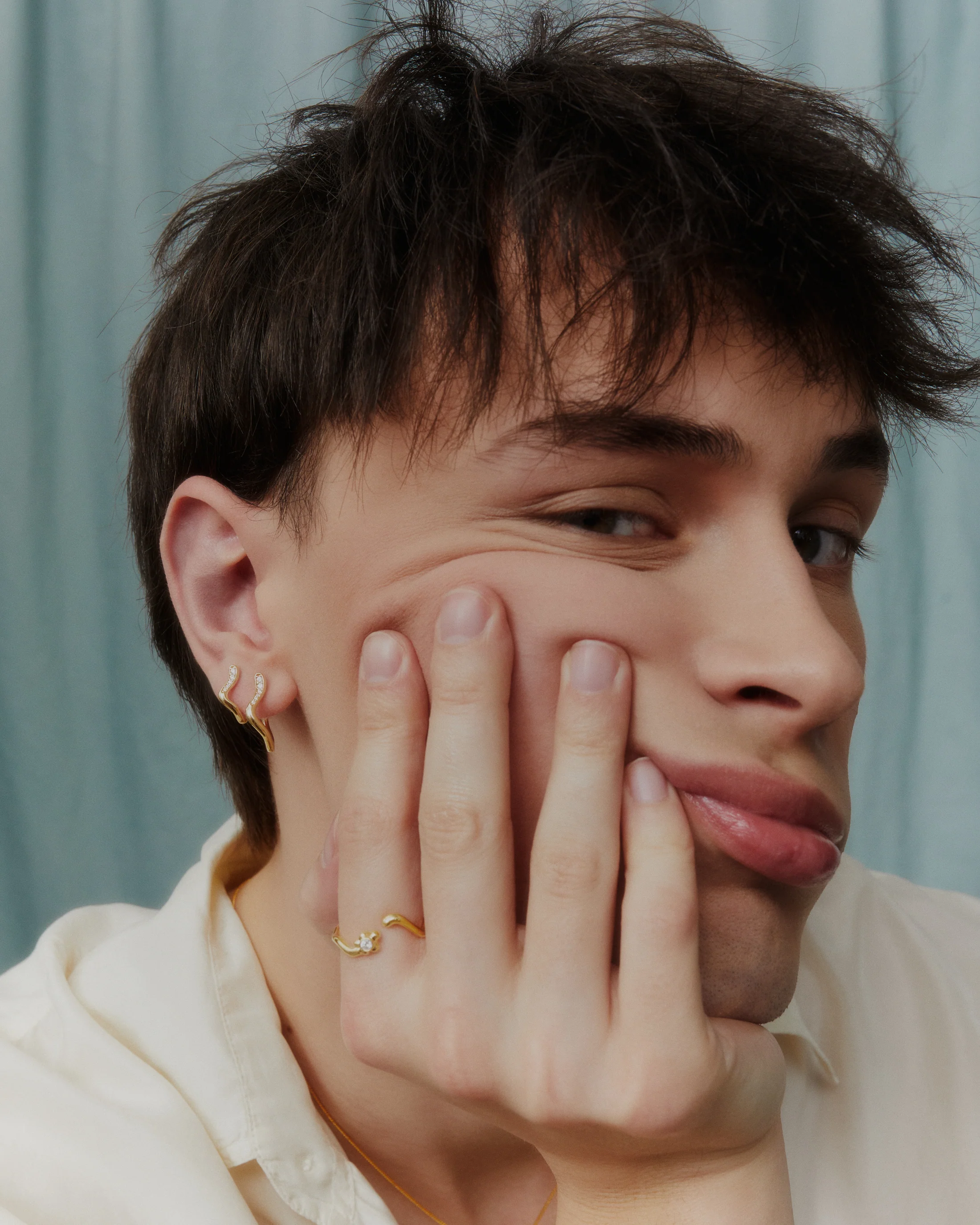 Yasmin 12 Huggie ørering - forgyldt - Image 6