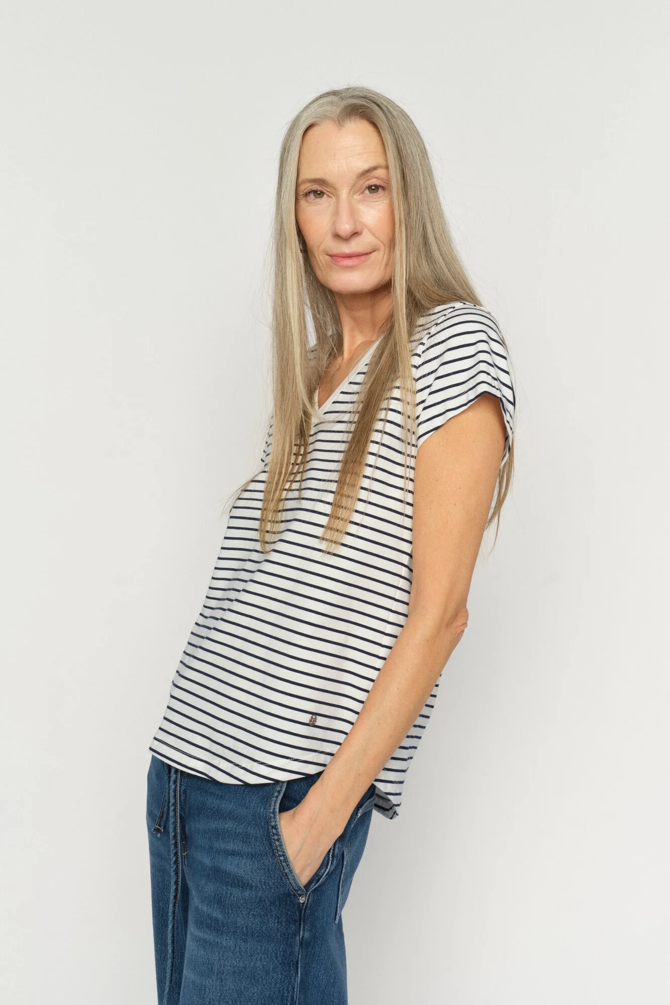 Kala t-shirt – Salute Navy - Image 3