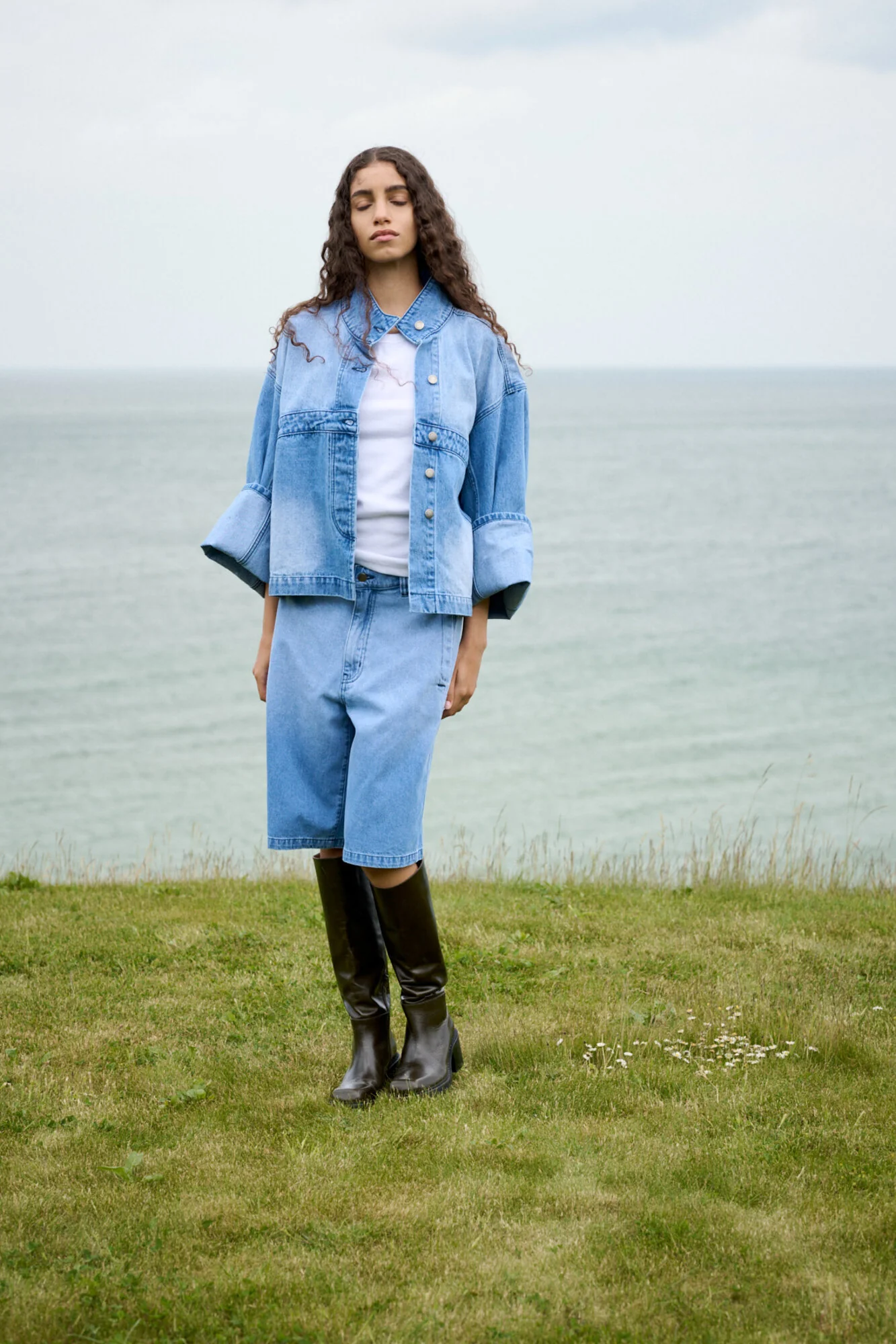 Raha Wide shorts - Light Washed Denim - Image 5