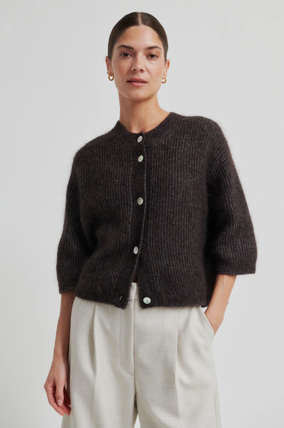 Andrea kortærmet cardigan - Chocolate Torte