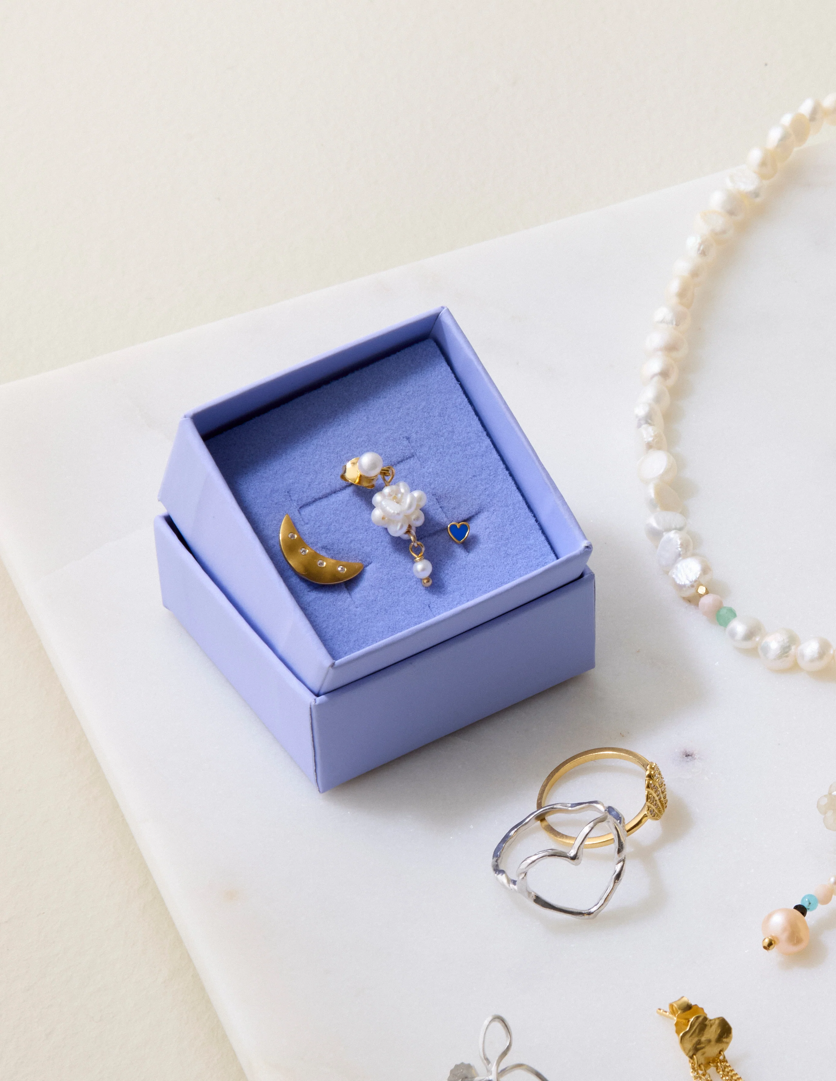 Petit Love Heart ørestikker - Cobalt Blue - Image 3