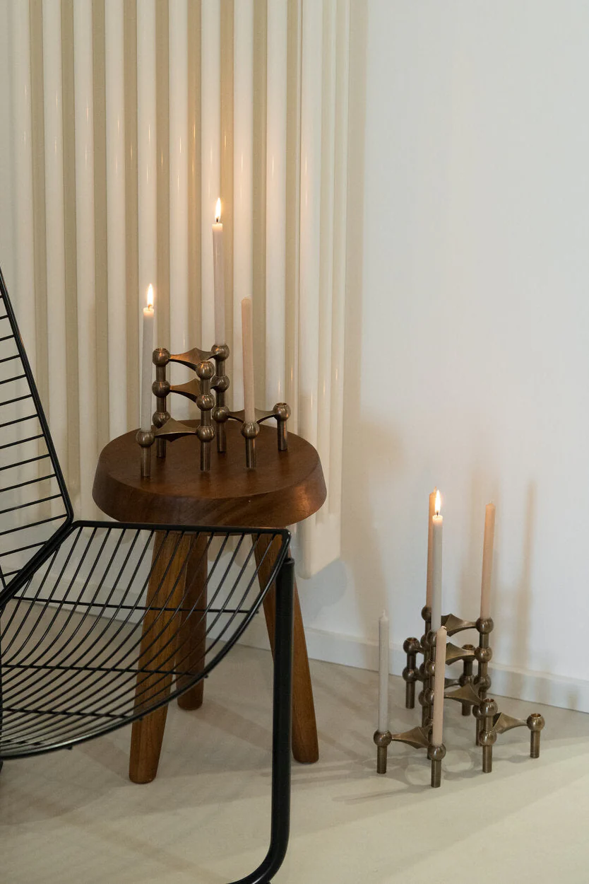 Nagel lysestage - bruneret messing - Image 3