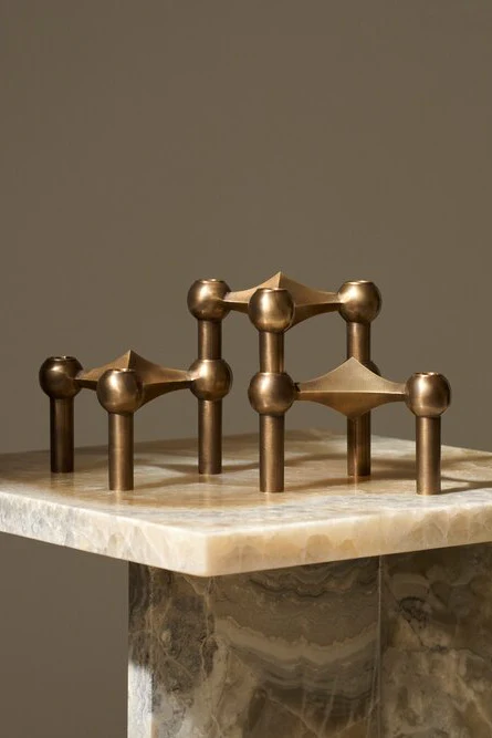 Nagel lysestage - bruneret messing - Image 5