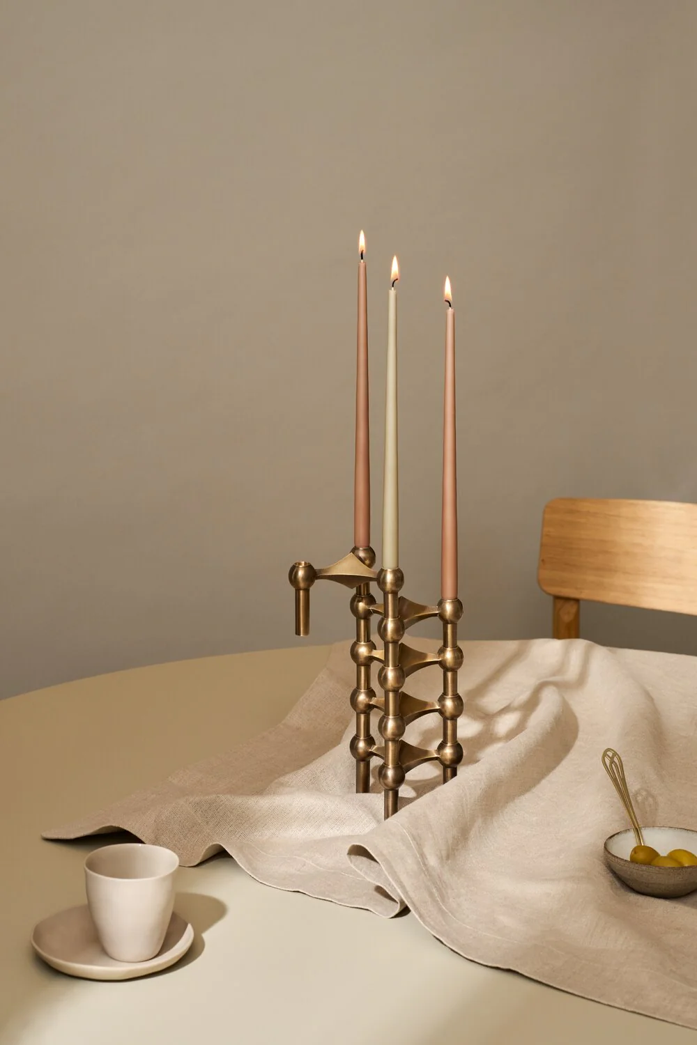 Nagel lysestage - bruneret messing - Image 7