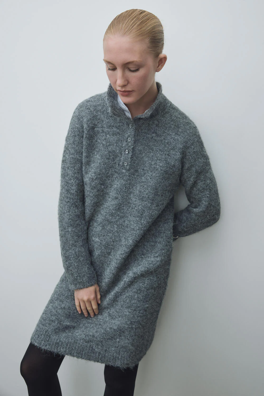 Vinynni Highneck strikkjole - Dark Grey Melange - Image 7